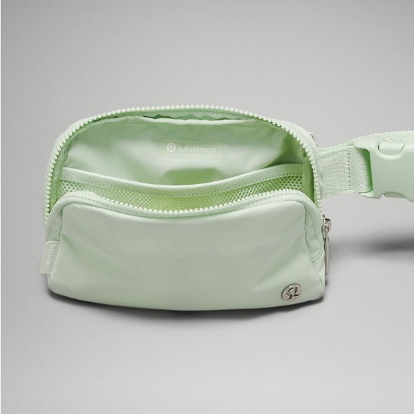 Lululemon Everywhere Belt Bag - Picture 2 of 8